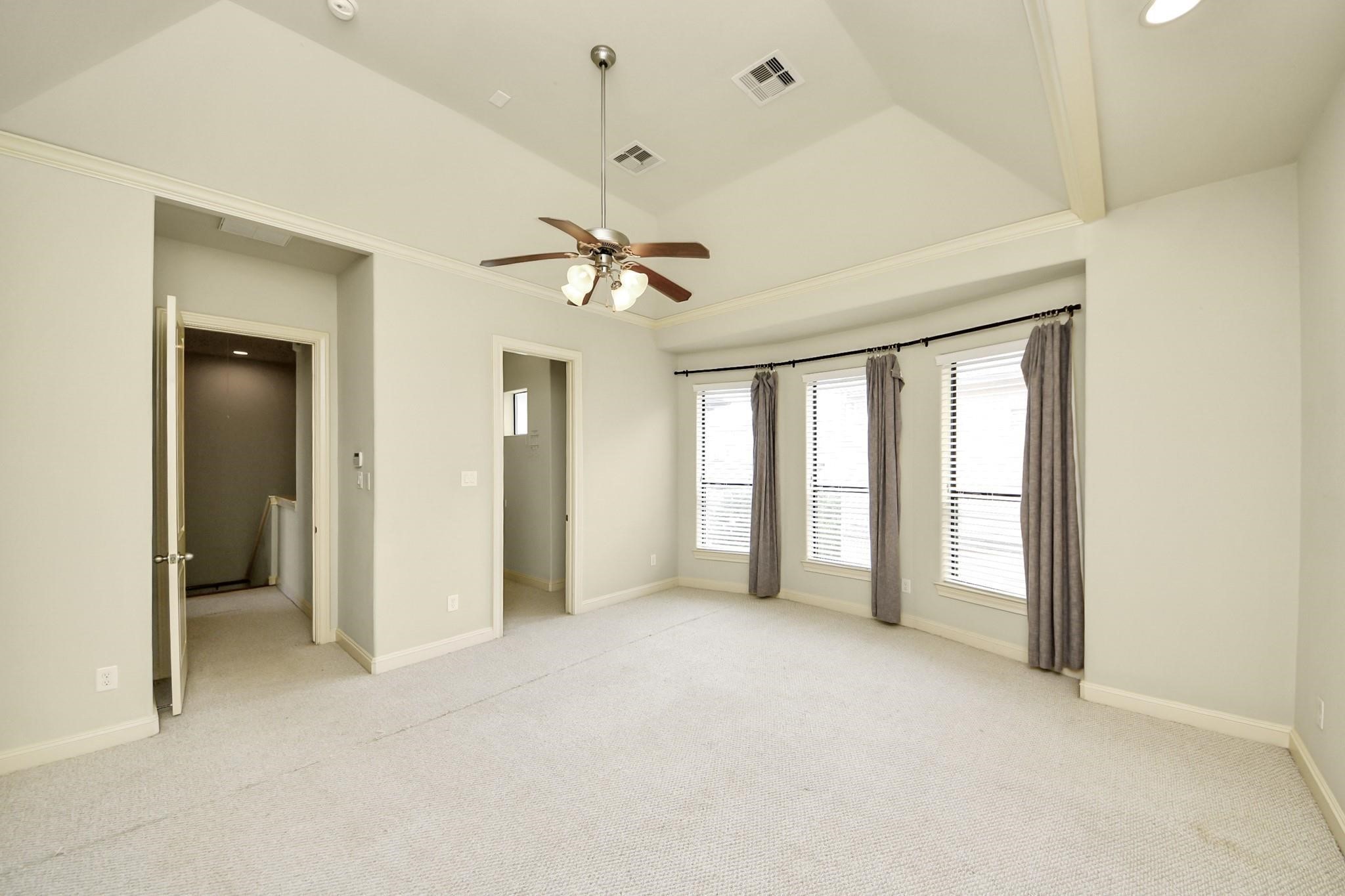 5617 Kiam Street, Unit A Houston, TX 77007 - Photo 26 of 46 a view of an empty room with a window