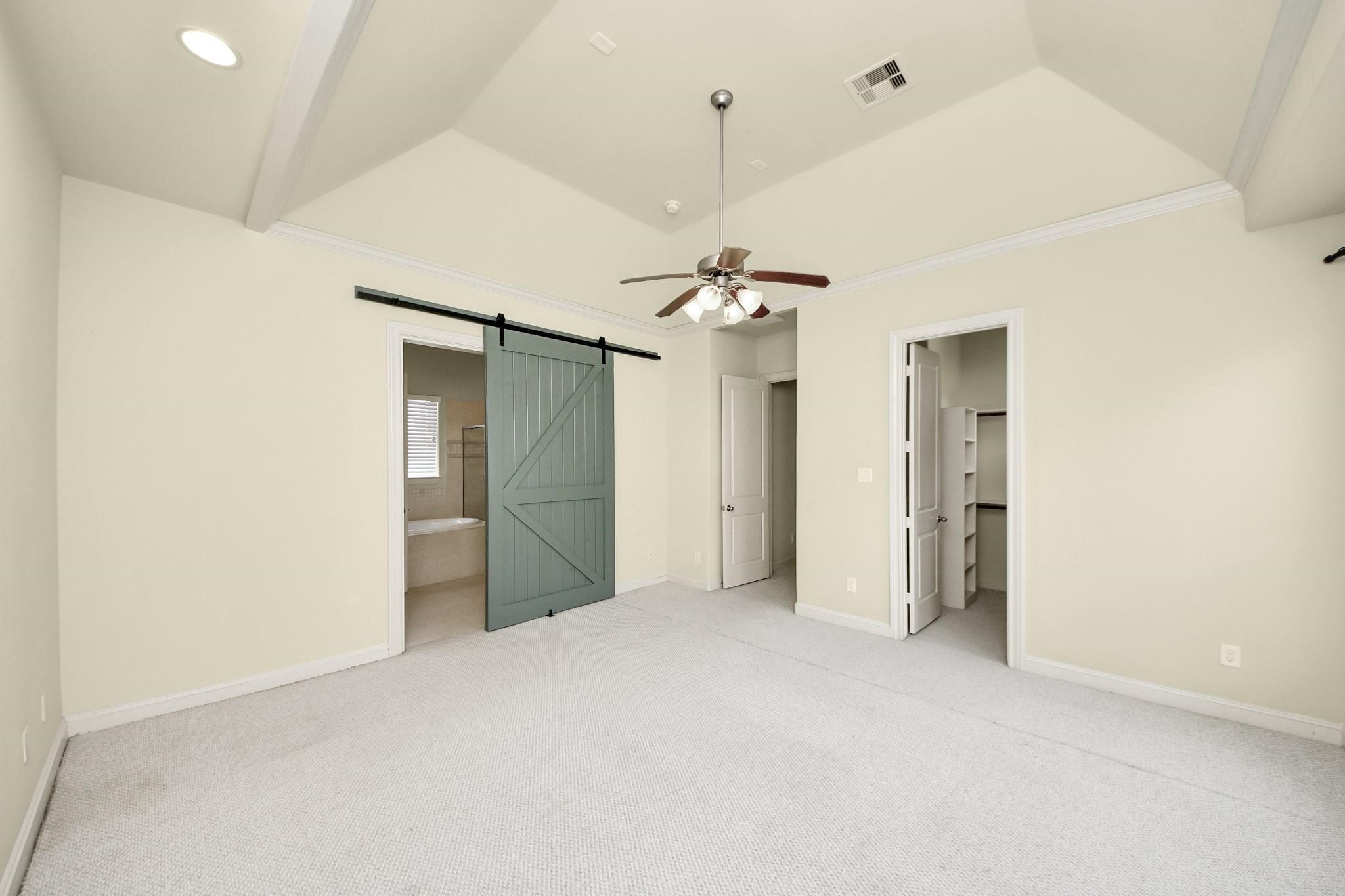 5617 Kiam Street, Unit A Houston, TX 77007 - Photo 29 of 46 a view of a room with a ceiling fan