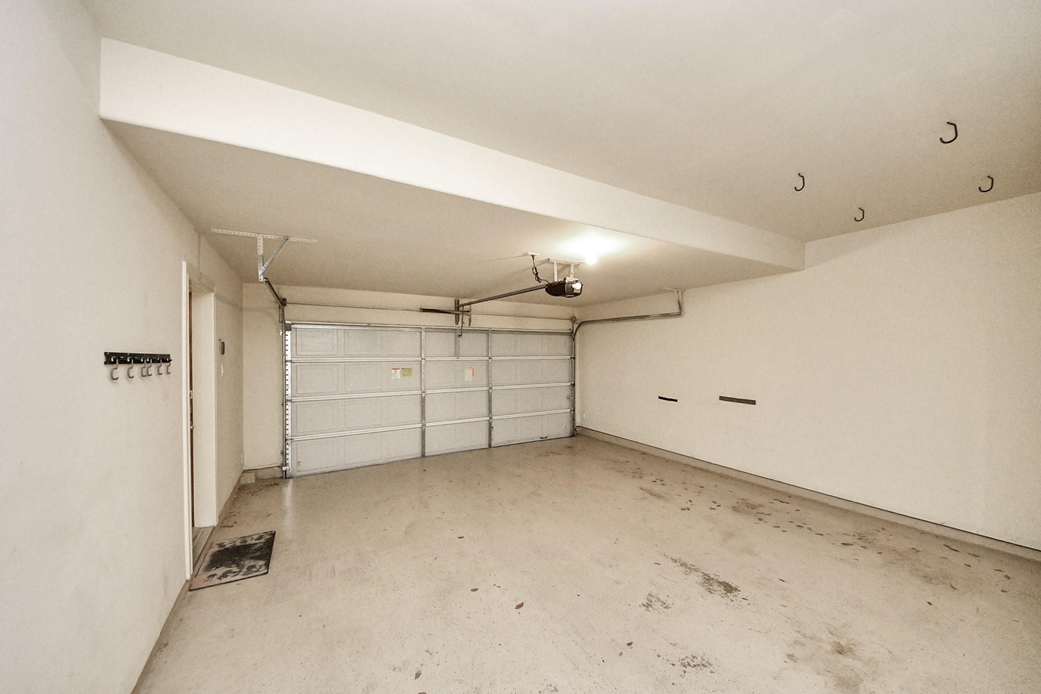 5617 Kiam Street, Unit A Houston, TX 77007 - Photo 41 of 46 a view of a garage