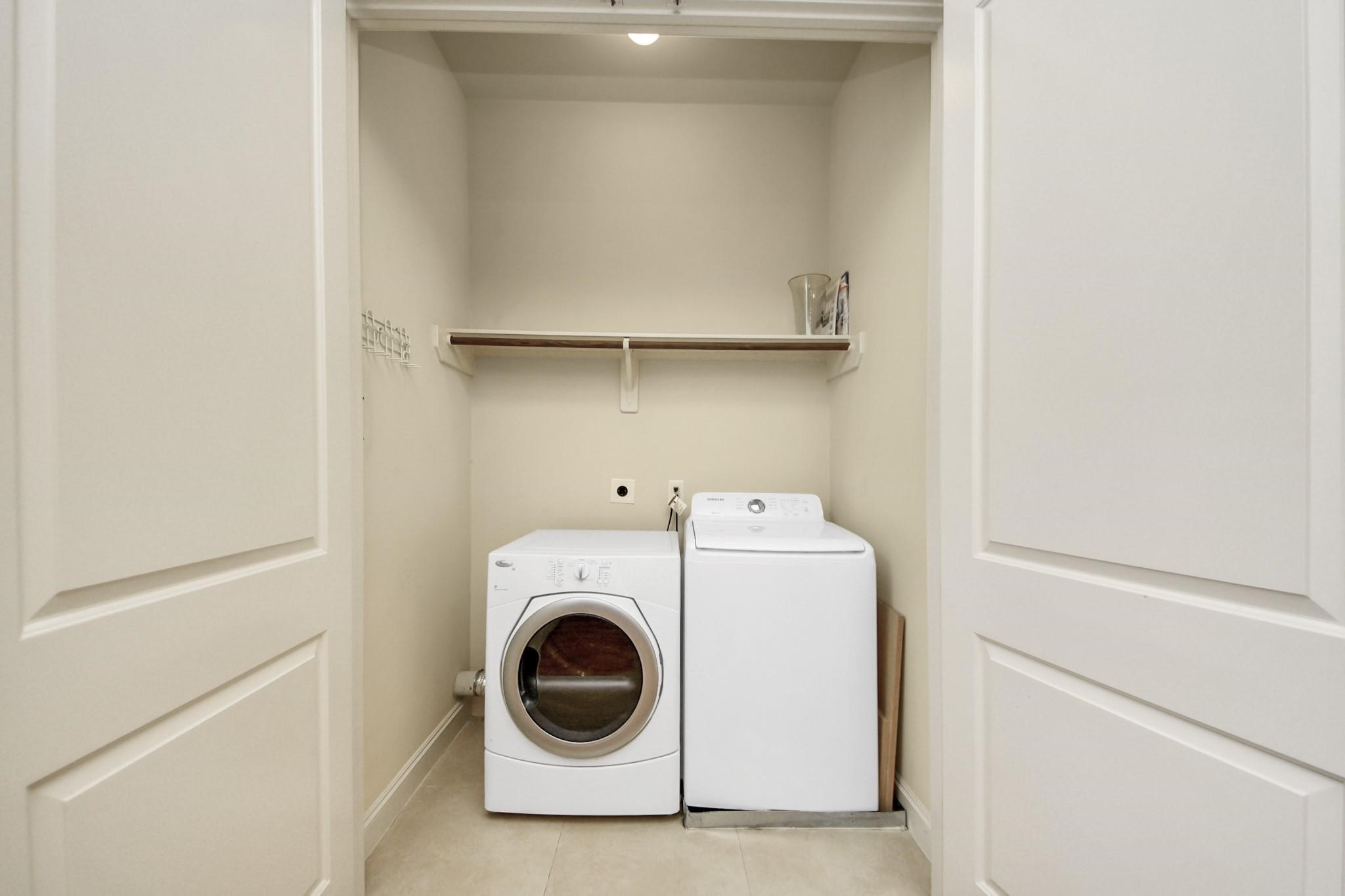 5617 Kiam Street, Unit A Houston, TX 77007 - Photo 10 of 46 a utility room with dryer and washer