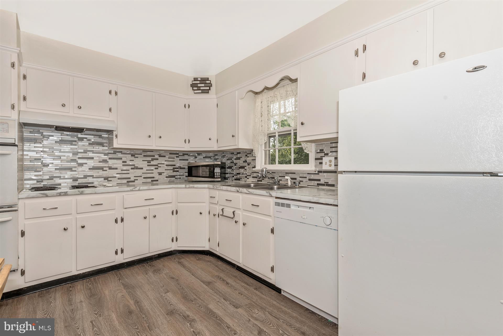 7829 Rocky Road Gaithersburg, MD 20882 - Photo 2 of 32 Tile Back Splash
