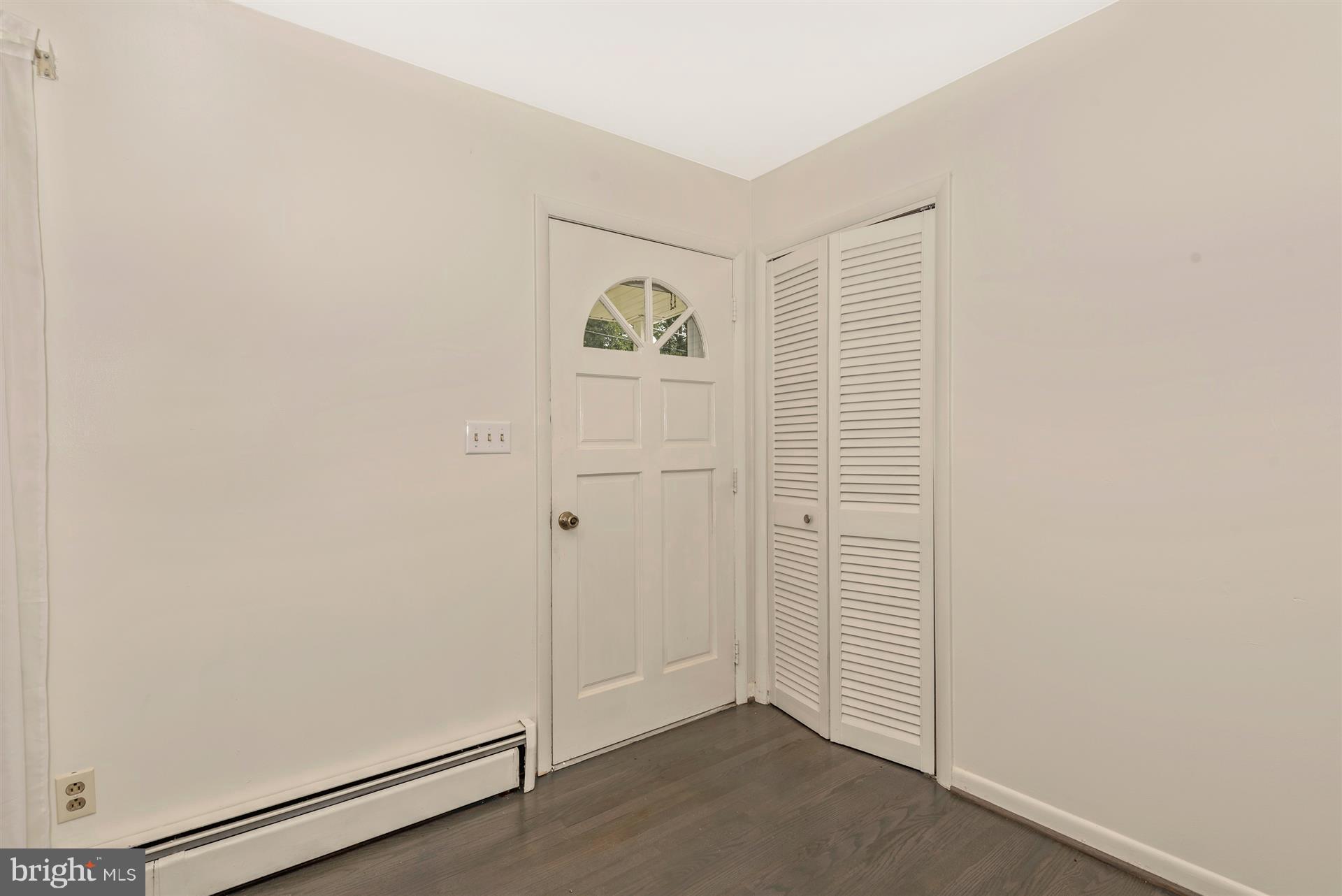 7829 Rocky Road Gaithersburg, MD 20882 - Photo 23 of 32 Foyer