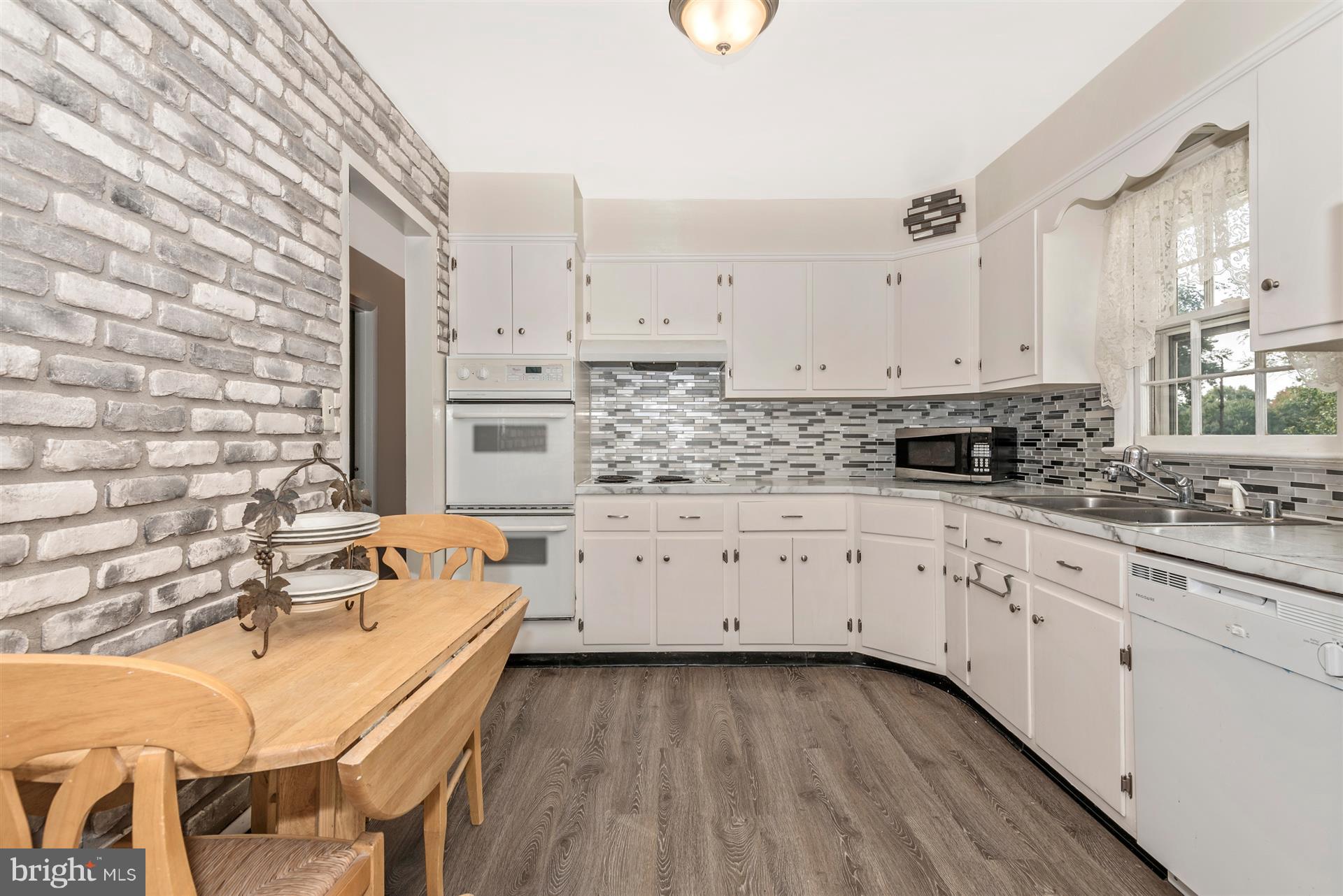 7829 Rocky Road Gaithersburg, MD 20882 - Photo 4 of 32 Updated Kitchen