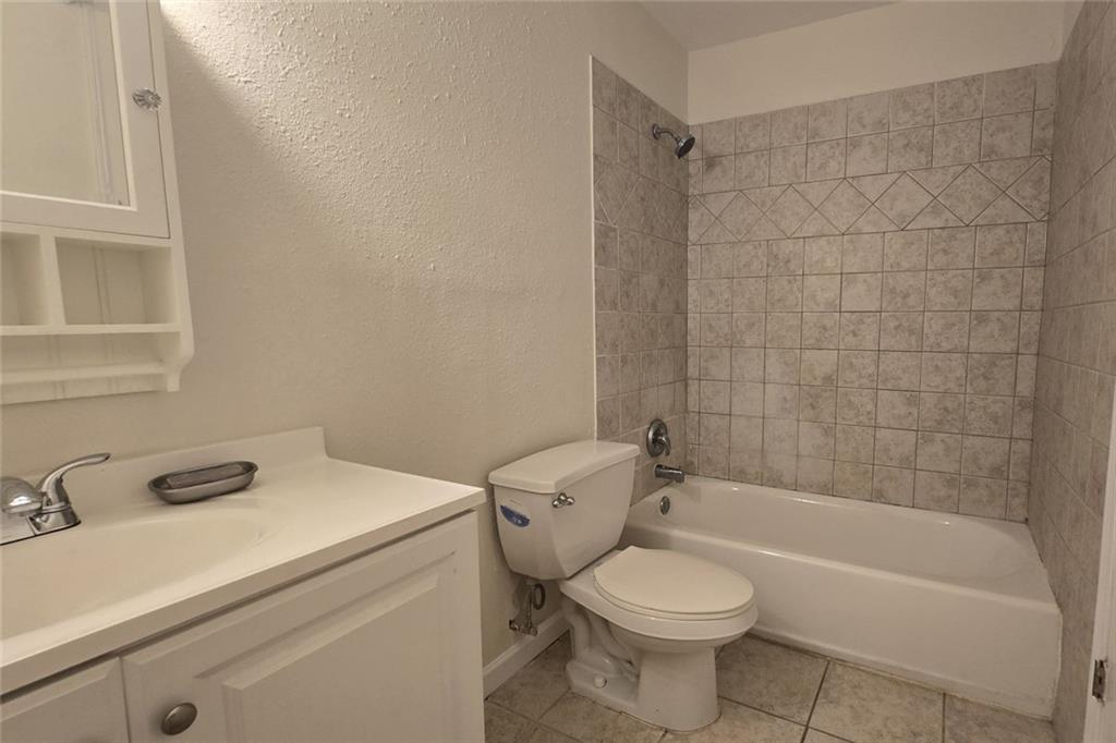 1418 Foxhall Lane Southeast, Unit 8 Atlanta, GA 30316 - Photo 20 of 41 a bathroom with a sink a toilet and a bathtub