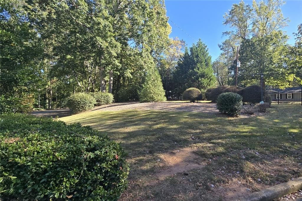 1418 Foxhall Lane Southeast, Unit 8 Atlanta, GA 30316 - Photo 39 of 50 a backyard of a house with lots of green space