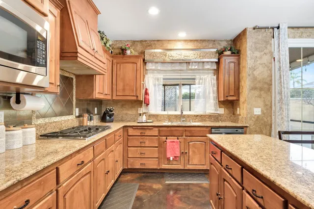 $850,000 | 2524 East Granada Avenue, Fresno, CA 93720