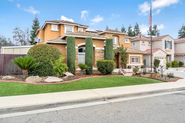 $850,000 | 2524 East Granada Avenue, Fresno, CA 93720