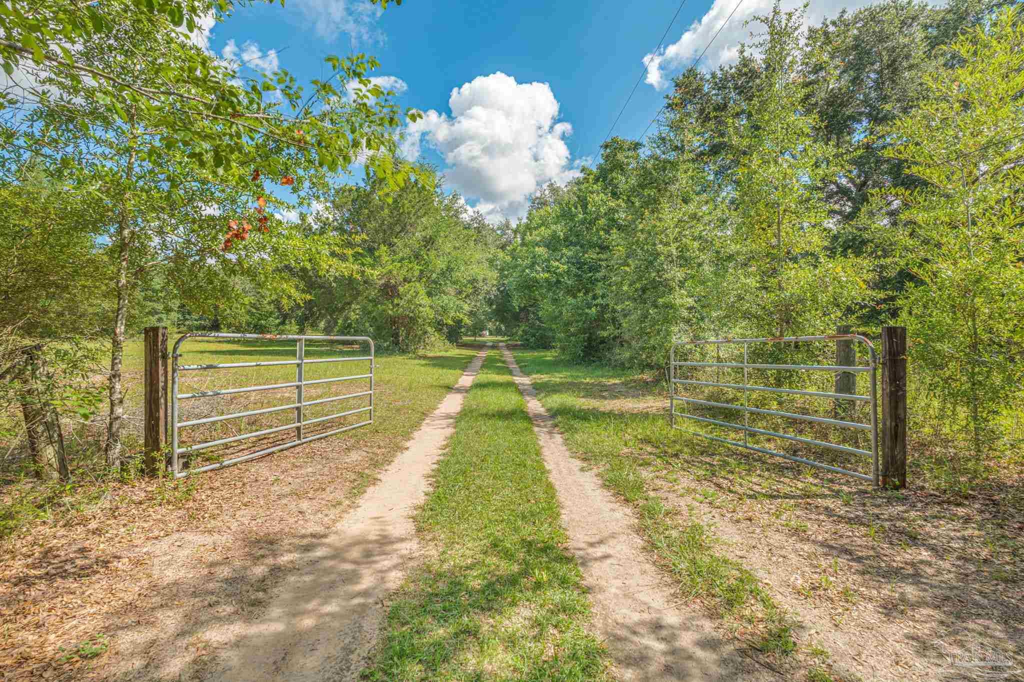 9069 Hay Meadow Road Milton, FL 32583 - Photo 7 of 46