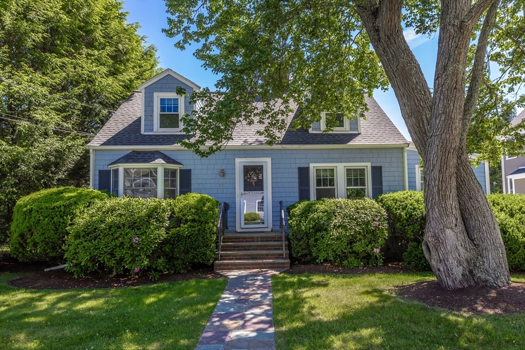 42 Hawthorn Avenue Needham, MA 02492 - Photo 2 of 26