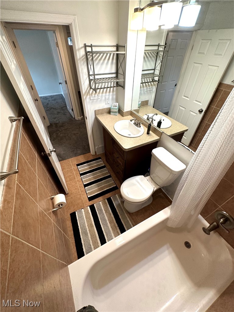3727 Hopkins Road Youngstown, OH 44511 - Photo 29 of 40 Full bathroom with shower / bath combination with curtain, vanity, and toilet