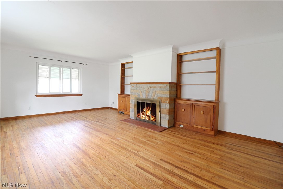 16476 Mayfield Road Huntsburg, OH 44046 - Photo 9 of 42 16476 Living Room