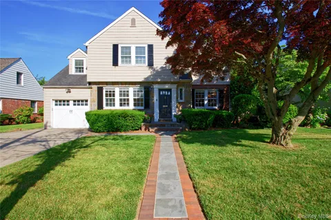 $1,299,000 | 23 Foster Avenue, Malverne, NY 11565