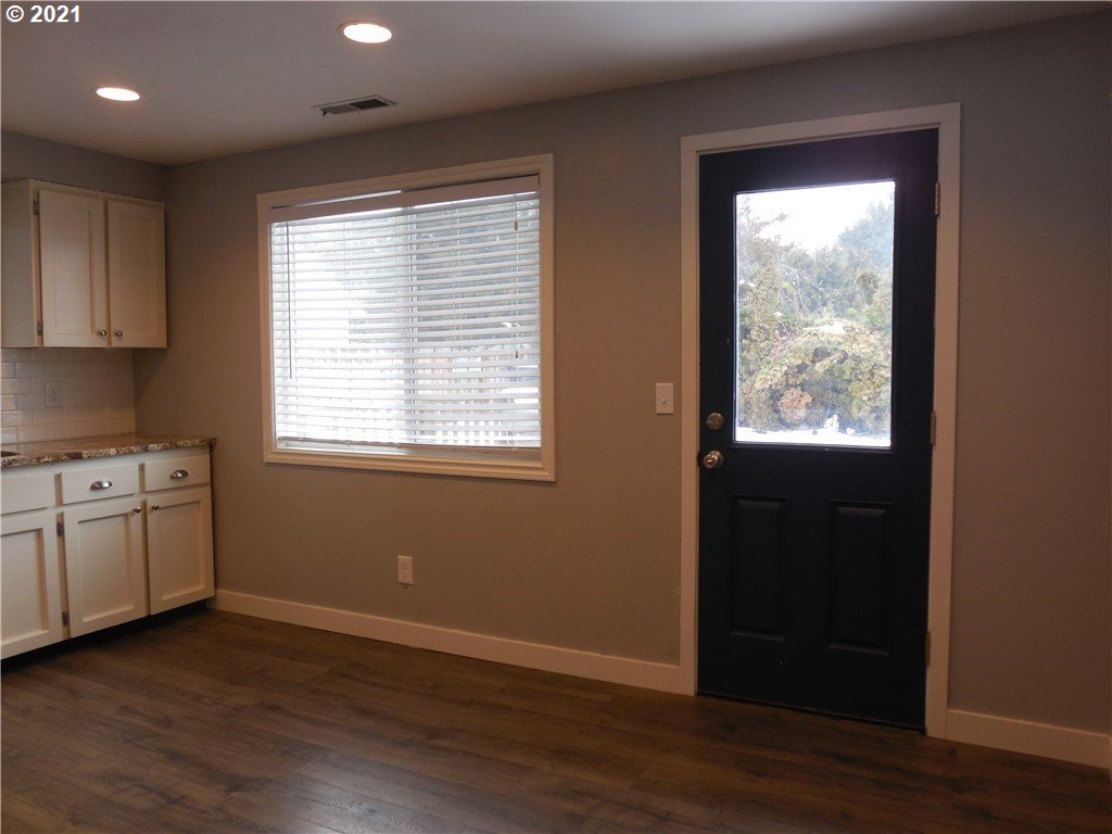 152 Villa Road Kelso, WA 98626 - Photo 11 of 26 Gallery Image 11