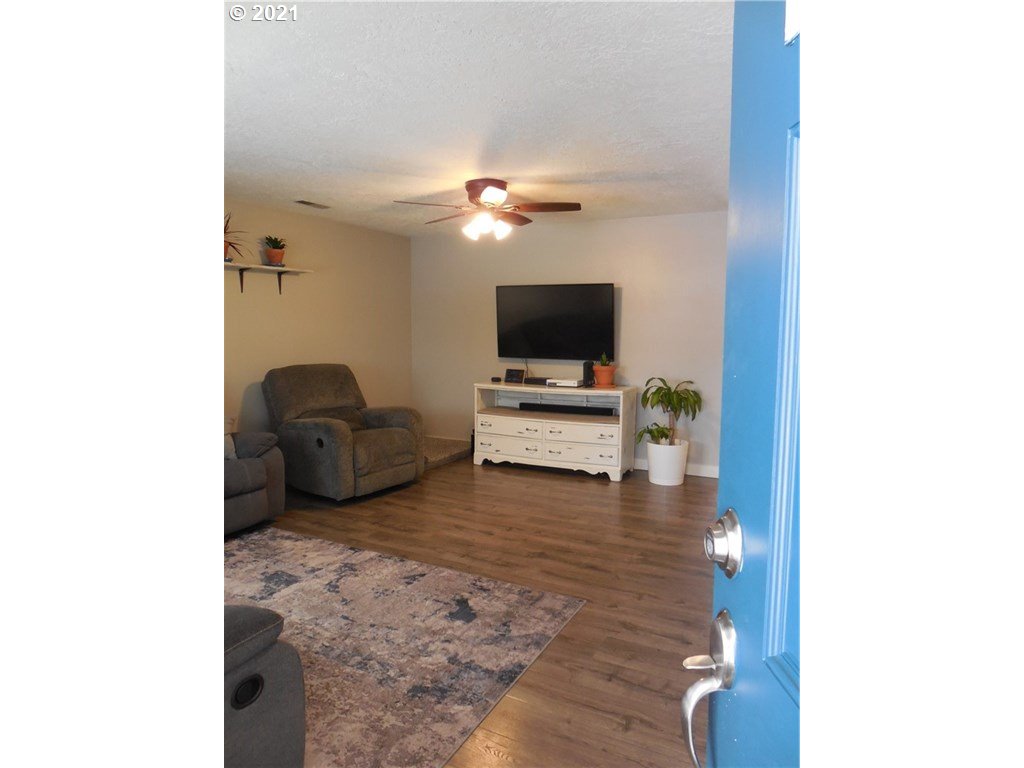 152 Villa Road Kelso, WA 98626 - Photo 4 of 26 Gallery Image 4