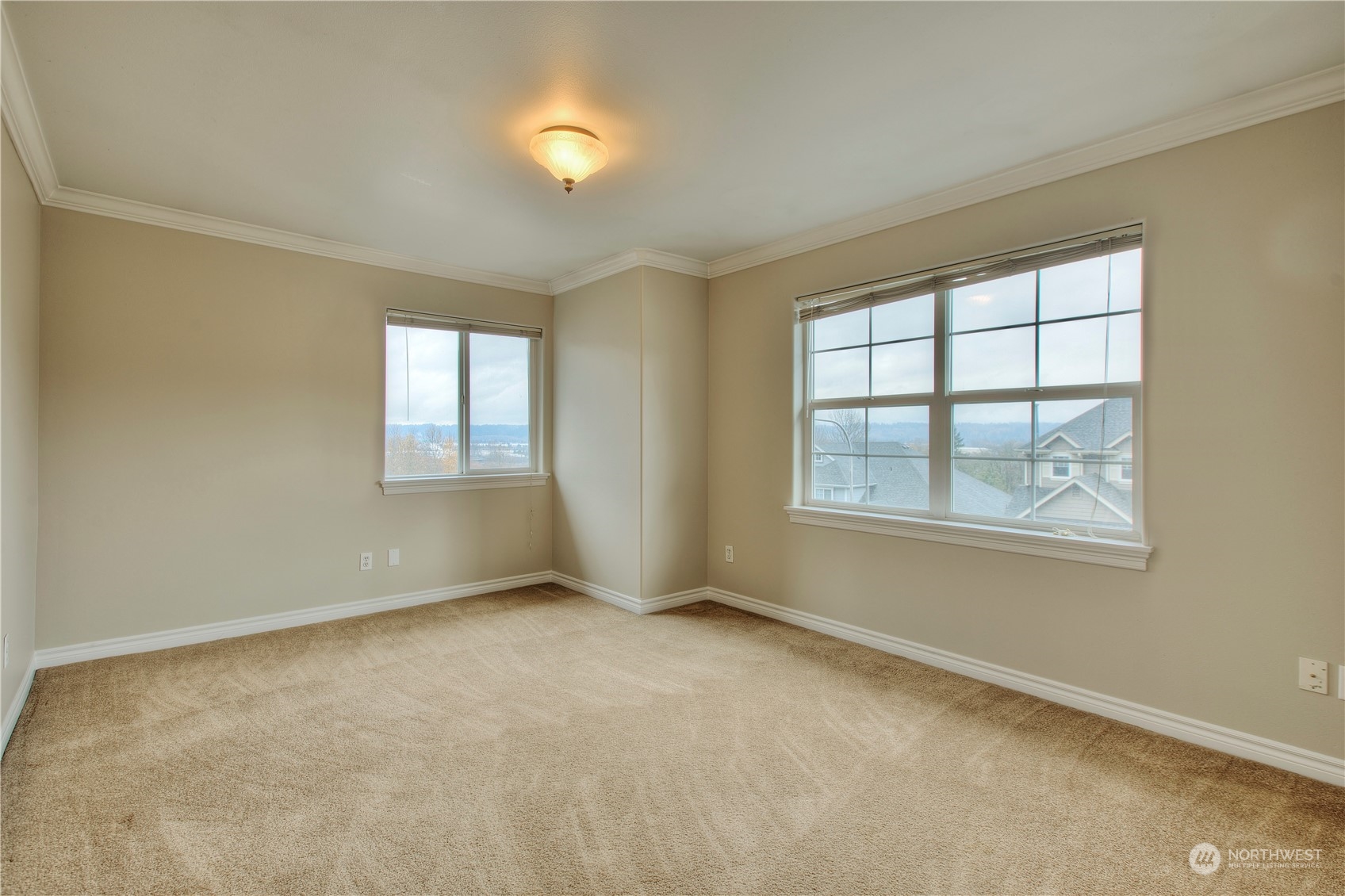1013 R Street Northwest Auburn, WA 98001 - Photo 23 of 31 an empty room with windows