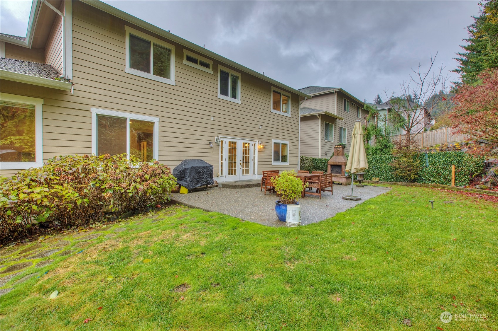 1013 R Street Northwest Auburn, WA 98001 - Photo 29 of 31 a view of a house with backyard and sitting area