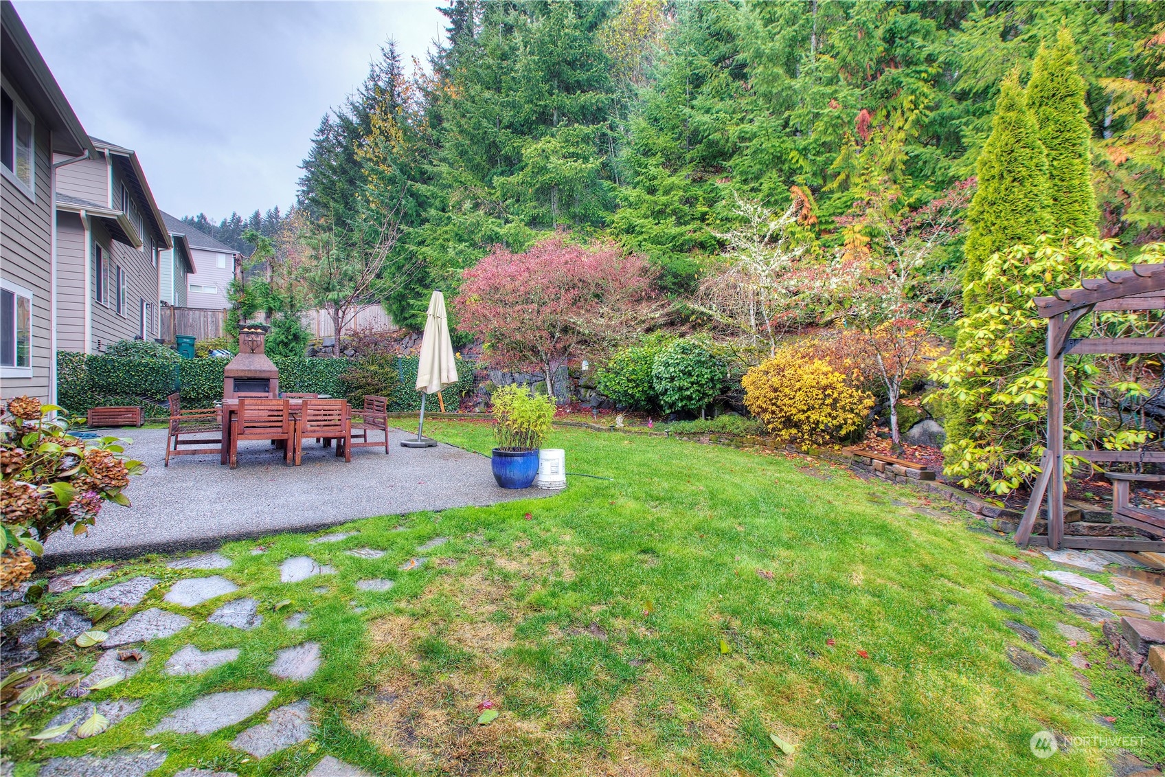 1013 R Street Northwest Auburn, WA 98001 - Photo 30 of 31 a backyard of a house with table and chairs