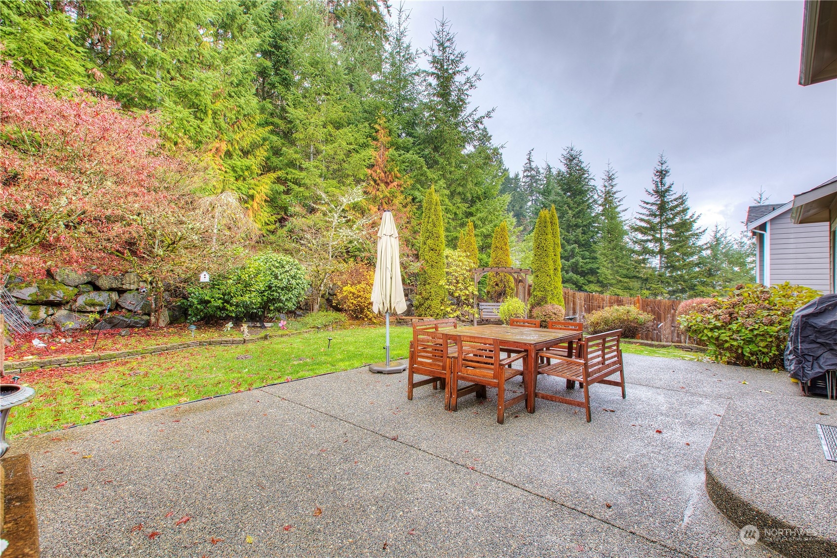 1013 R Street Northwest Auburn, WA 98001 - Photo 31 of 31 an outdoor sitting area with golf course