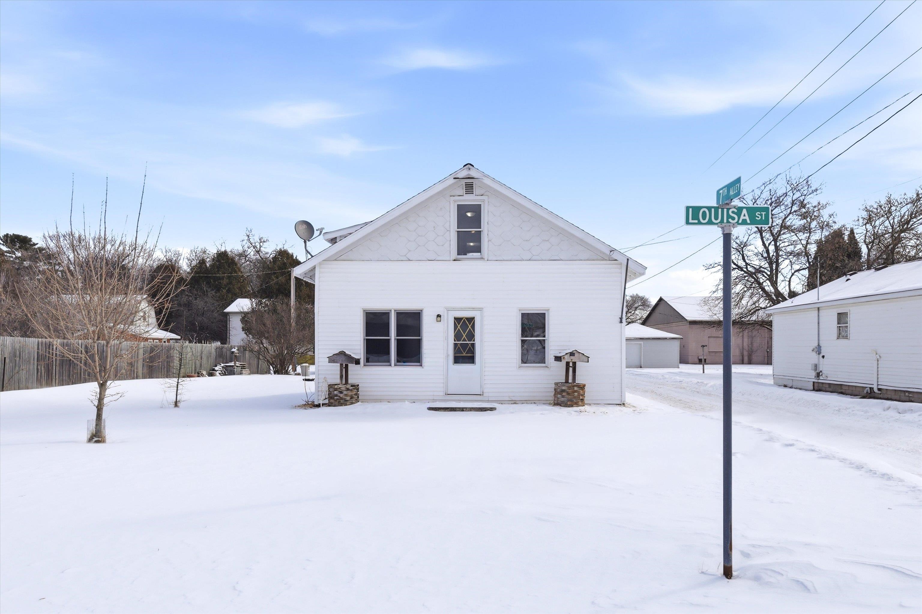 712 Louisa Street Crivitz, WI 54114 - Photo 1 of 22