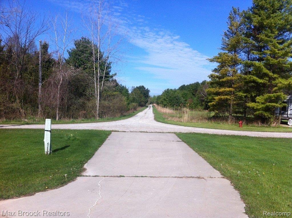 7420 Lakeshore Road Palms, MI 48465 - Photo 3 of 12 IMG_1477.jpg