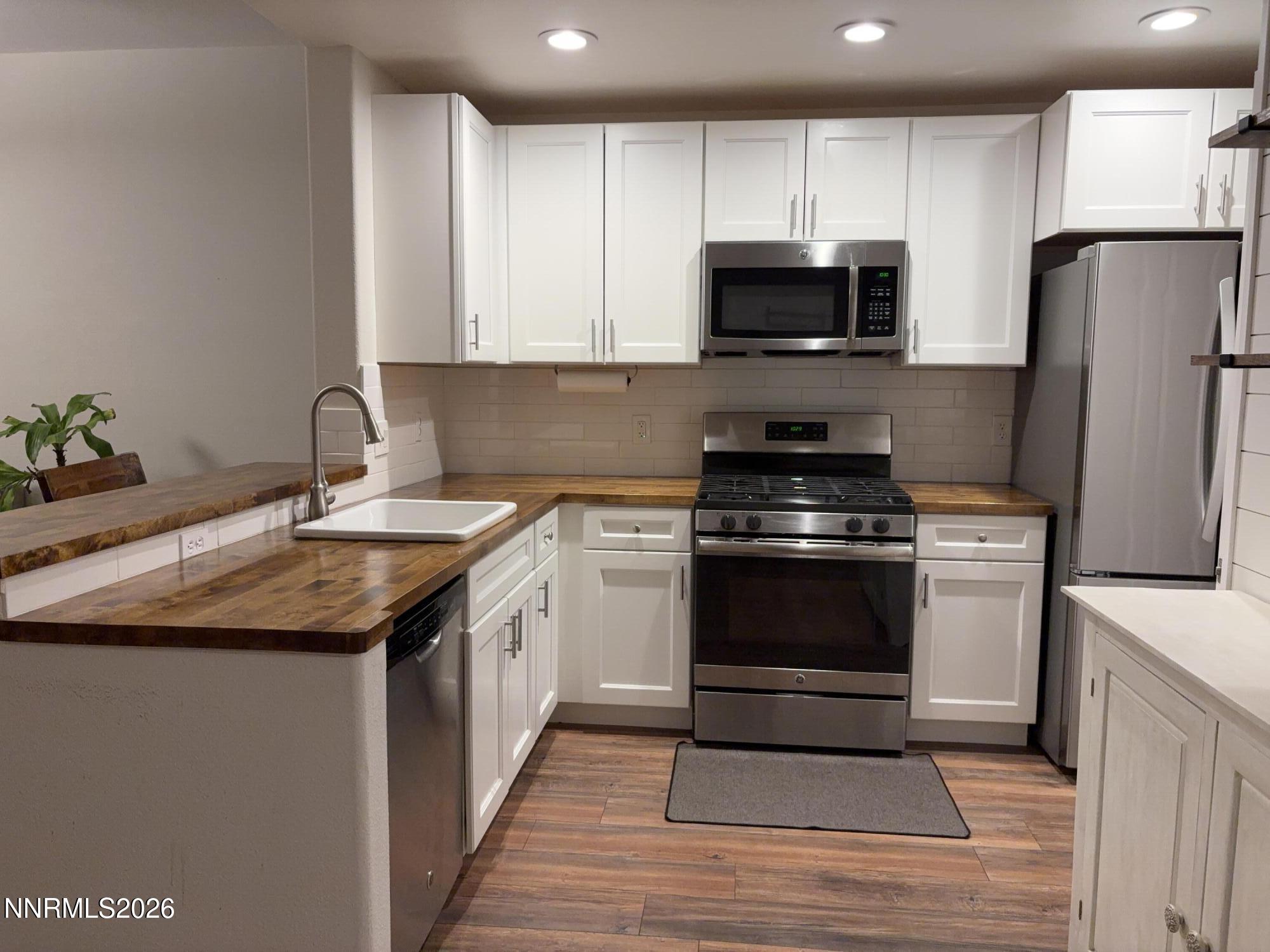 900 South Meadows Parkway, Unit 3613 Reno, NV 89521 - Photo 6 of 13 Kitchen 2