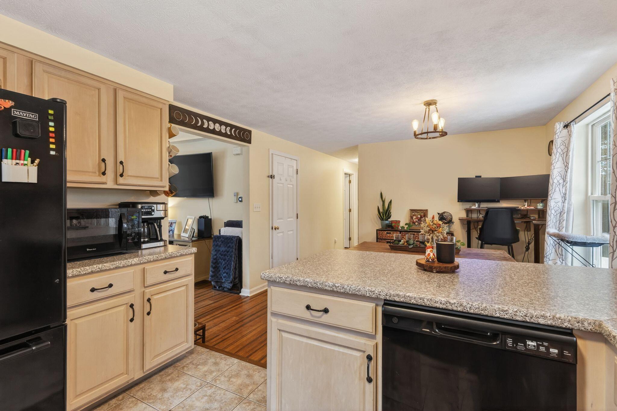 688 Townhouse Road East Waterboro, ME 04030 - Photo 9 of 26 688_Townhouse_Rd_024
