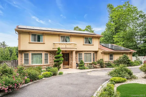 $1,799,000 | 41 Hearthstone Drive, Dix Hills, NY 11746