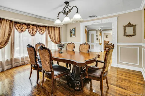 $1,799,000 | 41 Hearthstone Drive, Dix Hills, NY 11746