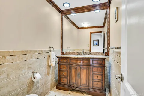 $1,799,000 | 41 Hearthstone Drive, Dix Hills, NY 11746