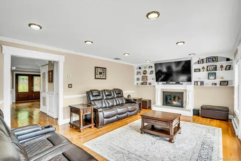 $1,799,000 | 41 Hearthstone Drive, Dix Hills, NY 11746