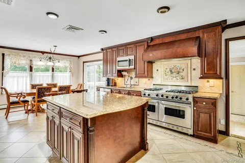 $1,799,000 | 41 Hearthstone Drive, Dix Hills, NY 11746