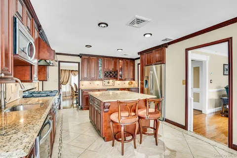 $1,799,000 | 41 Hearthstone Drive, Dix Hills, NY 11746