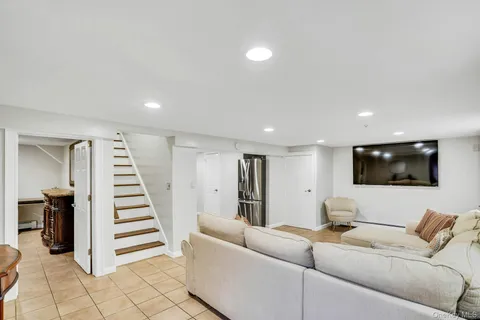 $1,799,000 | 41 Hearthstone Drive, Dix Hills, NY 11746