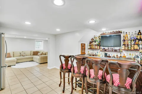 $1,799,000 | 41 Hearthstone Drive, Dix Hills, NY 11746