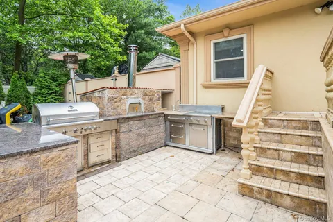 $1,799,000 | 41 Hearthstone Drive, Dix Hills, NY 11746