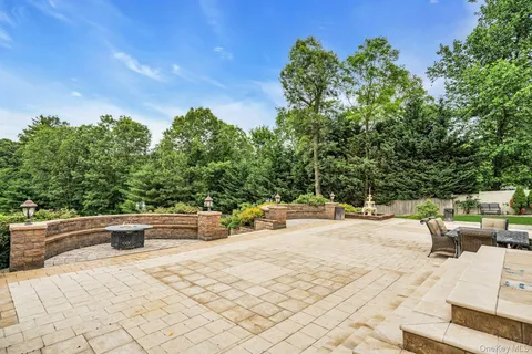$1,799,000 | 41 Hearthstone Drive, Dix Hills, NY 11746