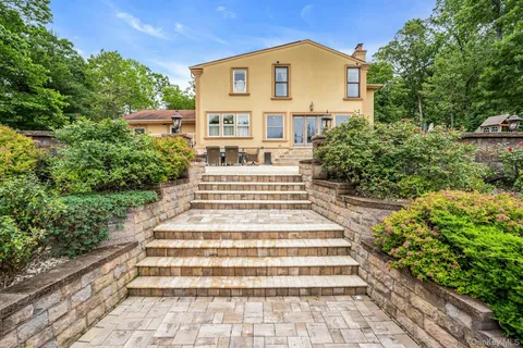 $1,799,000 | 41 Hearthstone Drive, Dix Hills, NY 11746