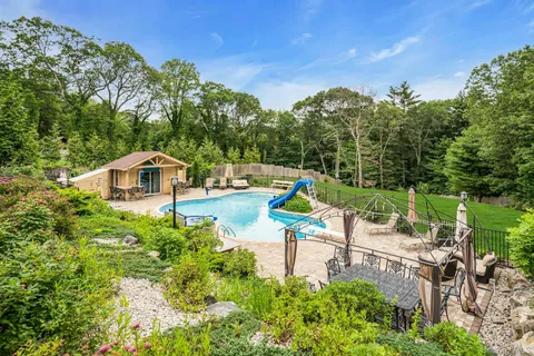$1,799,000 | 41 Hearthstone Drive, Dix Hills, NY 11746