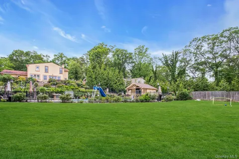 $1,799,000 | 41 Hearthstone Drive, Dix Hills, NY 11746