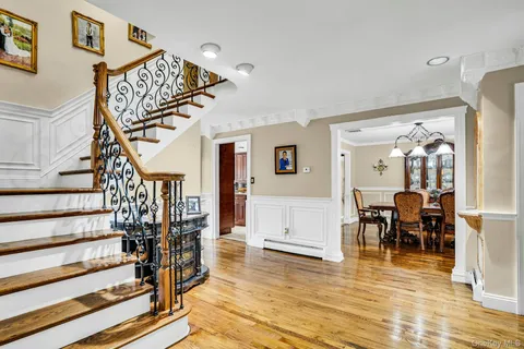 $1,799,000 | 41 Hearthstone Drive, Dix Hills, NY 11746