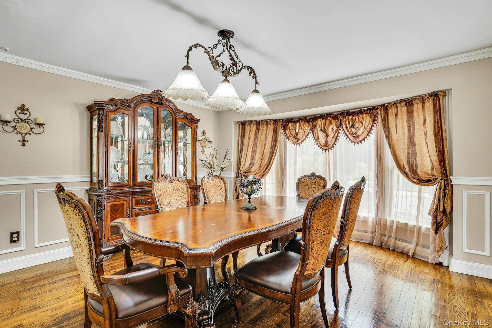 41 Hearthstone Drive Dix Hills, NY 11746 - Photo 10 of 50 a dining room with furniture and window