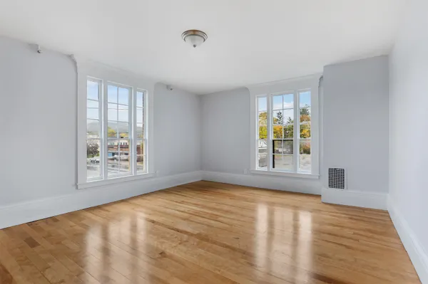 $1,850 | 109 Pleasant Street, Unit 203, Claremont, NH 03743