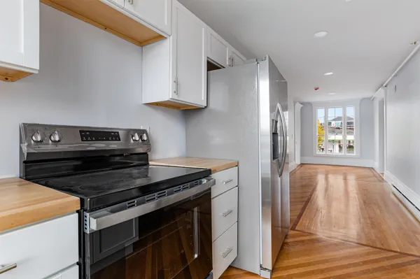 $1,850 | 109 Pleasant Street, Unit 203, Claremont, NH 03743