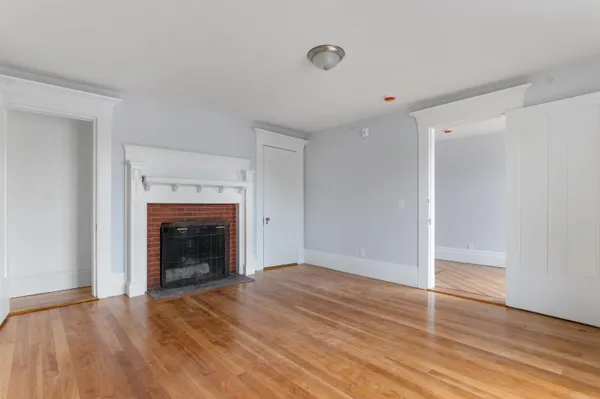 $1,850 | 109 Pleasant Street, Unit 203, Claremont, NH 03743