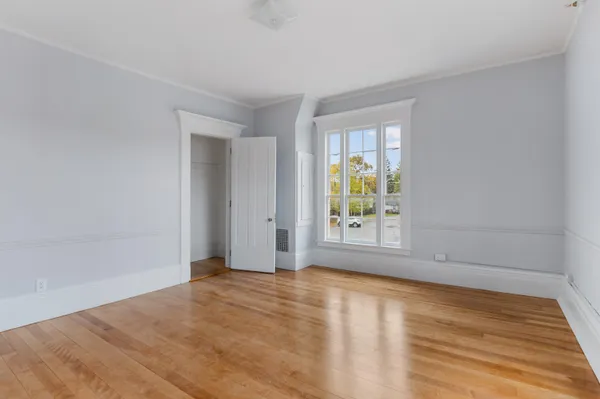 $1,850 | 109 Pleasant Street, Unit 203, Claremont, NH 03743