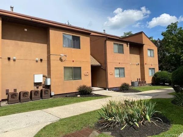 $300,000 | 408 Town Hill Condominium, Unit 408, Nanuet, NY 10954