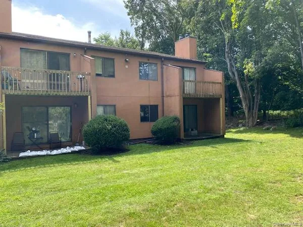 $300,000 | 408 Town Hill Condominium, Unit 408, Nanuet, NY 10954
