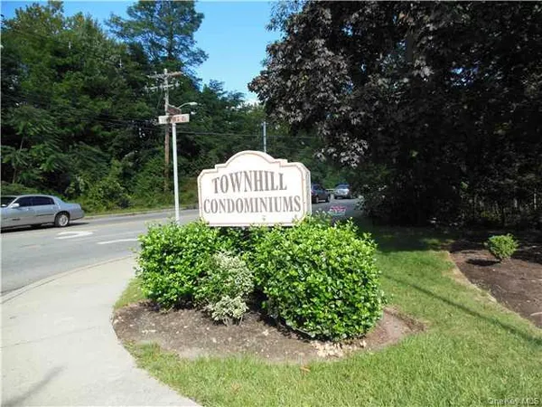 $300,000 | 408 Town Hill Condominium, Unit 408, Nanuet, NY 10954