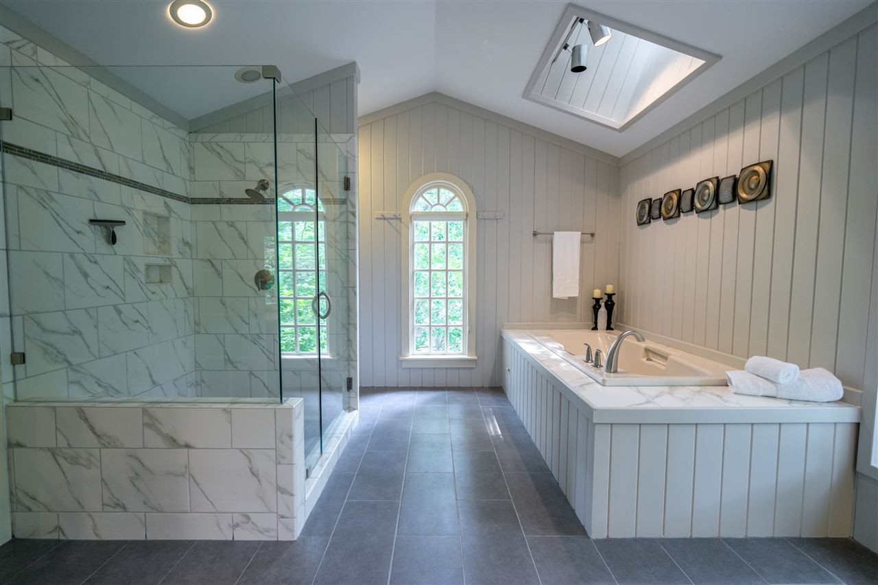 8704 Highhill Road Raleigh, NC 27615 - Photo 18 of 25 Master Bath/Spa