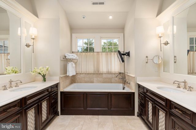 $3,550,000 | 1 Greentree Court, Bethesda, MD 20817